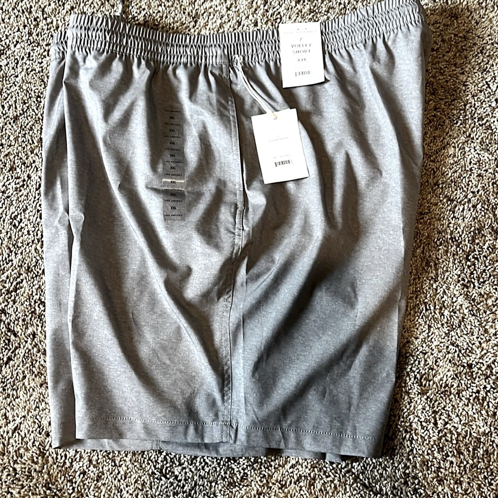 NWT- men’s Free Assembly 7 inch volley shorts size 2X.